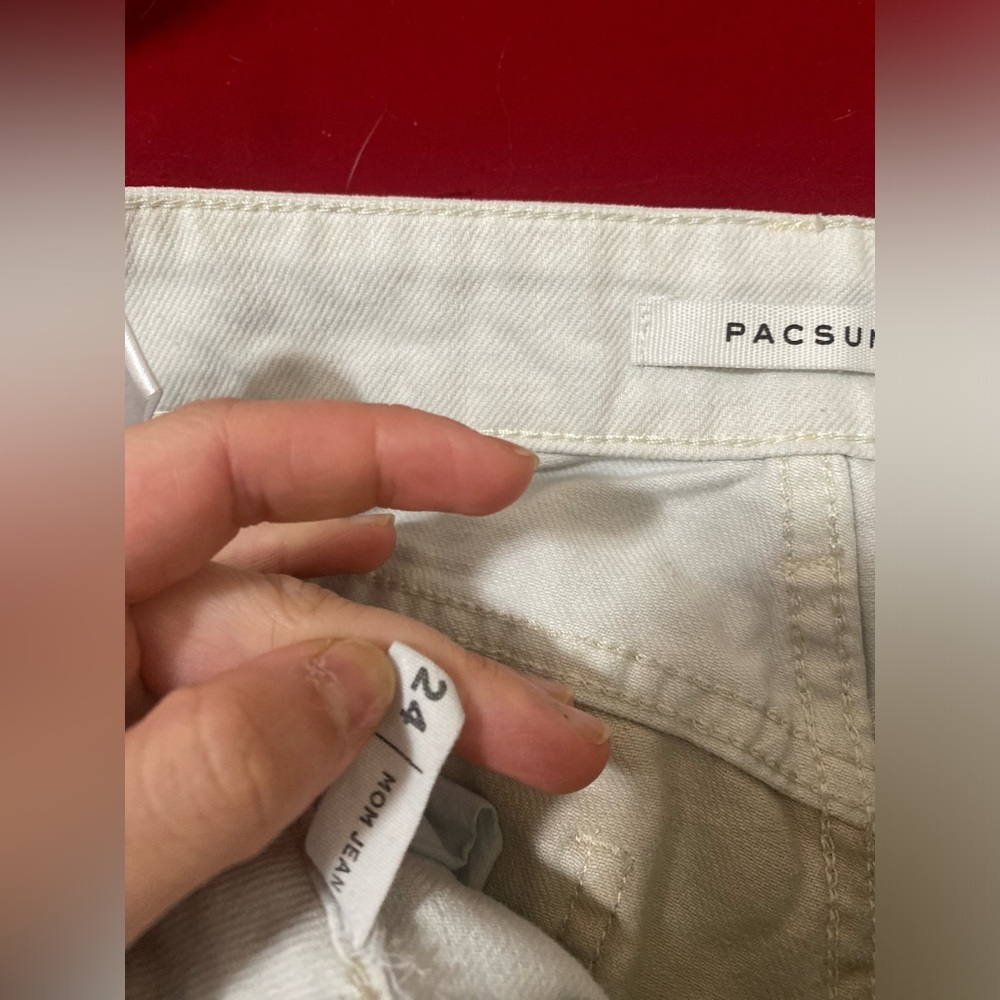 Neutral nudes/brown mom jeans